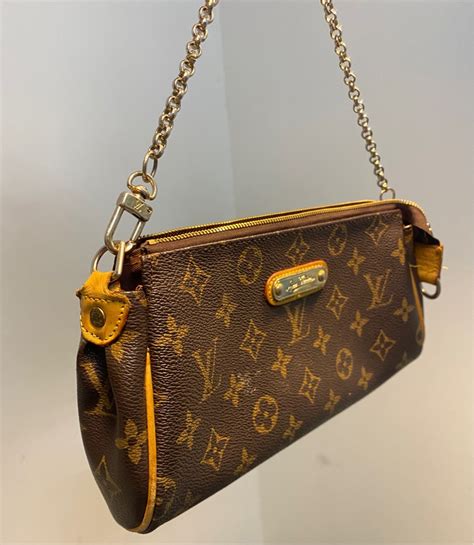 bague louis vuitton v|louis vuitton baguette bag vintage.